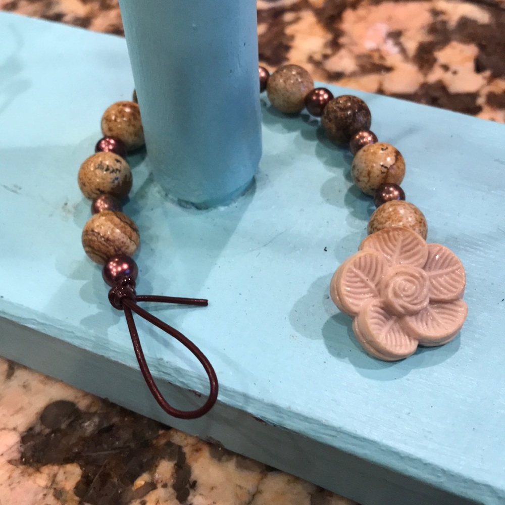 🚫SOLD beaded bracelet with vintage button